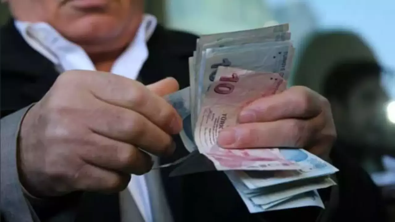 Emeklilere karşılıksız, sorgusuz, sualsiz belgesiz 10.000 TL ödeme var, bu bankalardan işlem yapanlara ödeniyor.