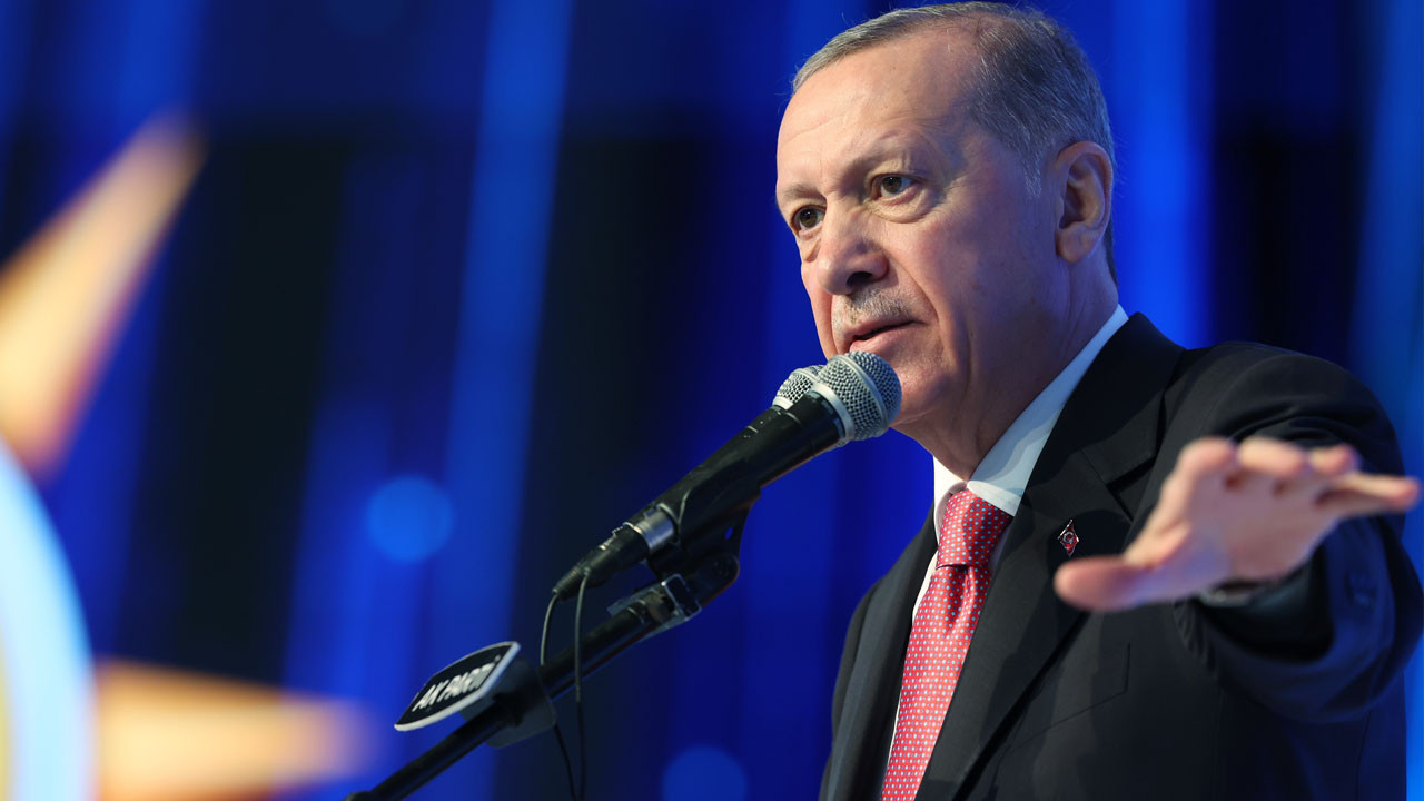 Asgari ücret 2023 son dakika zam haberi: Başkan Erdoğan, asgari ücrete 4.250 TL ekleneceğini söyledi. 
