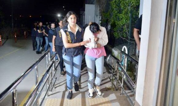 Adana’da Sazan Sarmalına 10 Gözaltı