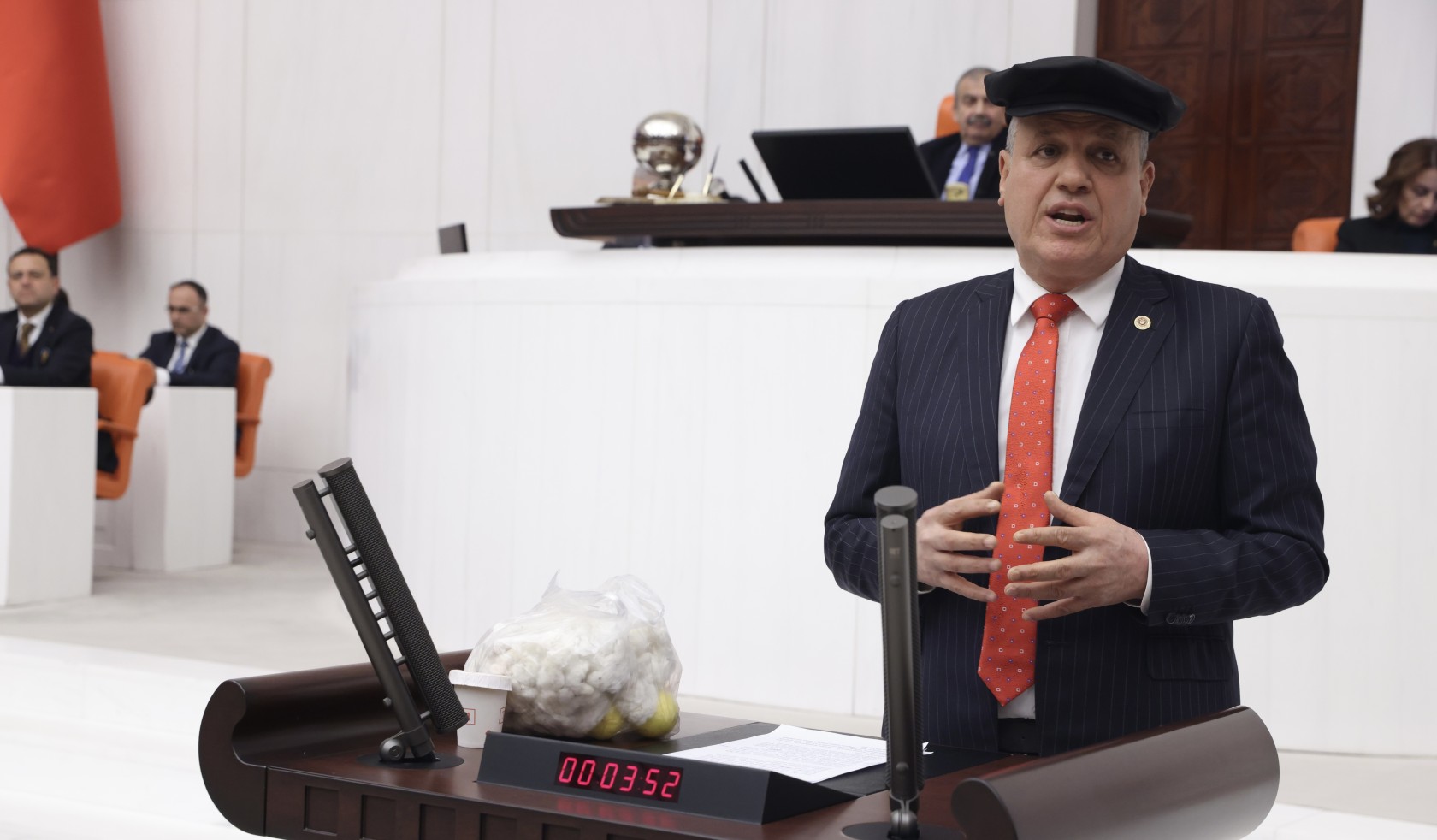 “Çiftçi Bitik, Cayır Cayır Yanıyor”