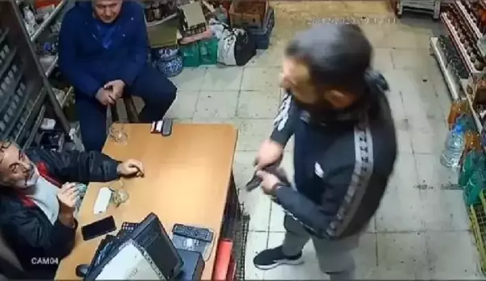 Silahla İki Tek Sigara Gasbetti
