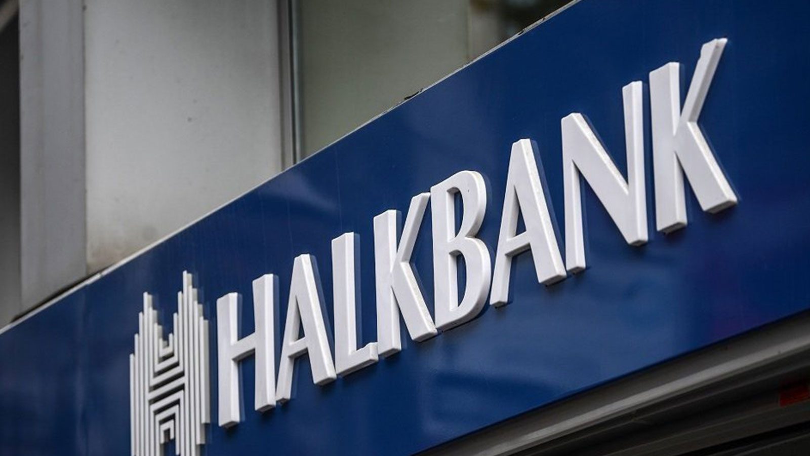 Halkbank Duyurdu: Gelir Belgesiz 18 Yaş Üzerinde Olanlara 30.000 TL Ödemeye Başladı