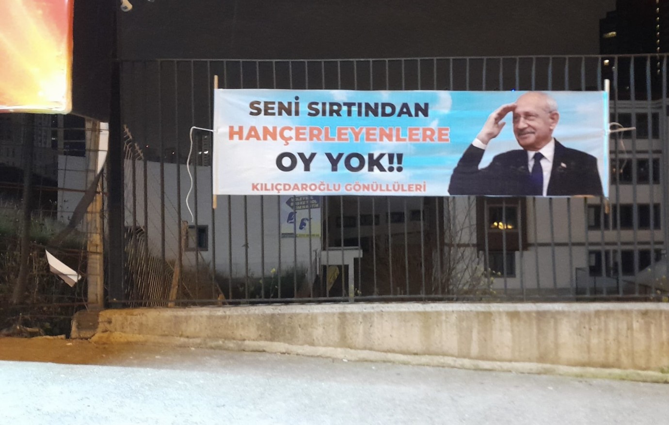 Adana Bu Pankartlarla Donatıldı 