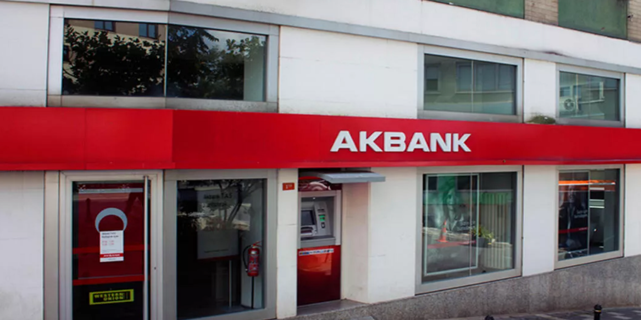 Akbank'tan Sadece Emekliye Özel Sıfır Faiz! Üstüne de 15.000 TL ve 2.500 TL Ödeme Yapacak!