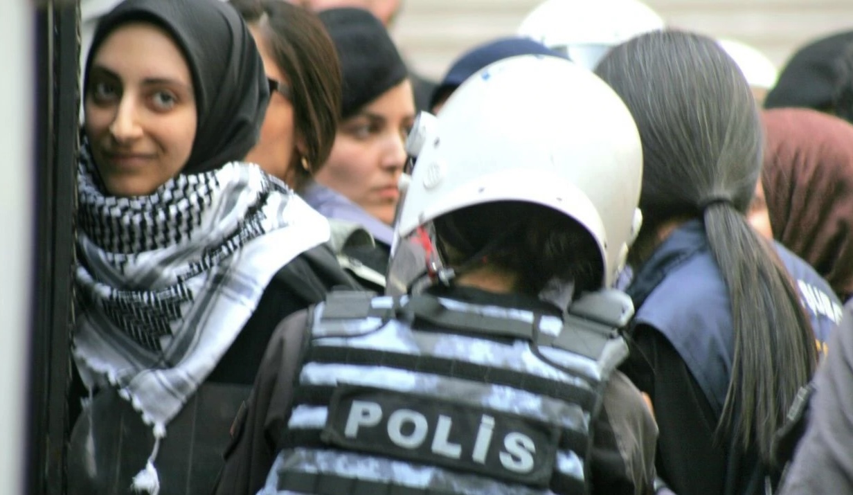 Yerlikaya: İki Polis Açığa Alındı 