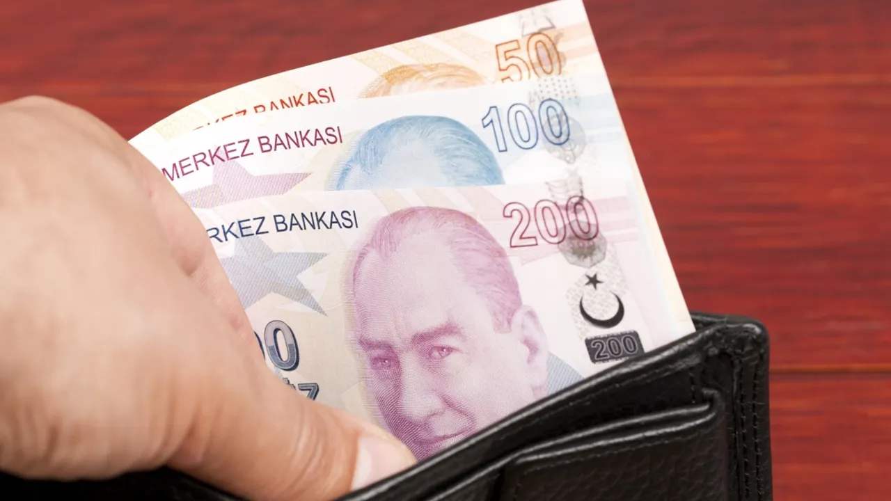 Banka Hemen Ödemeye Başladı 100 Bin TL Krediye Yeşil Işık Yaktı, Aylık 8500 TL Geri Ödemesi Var