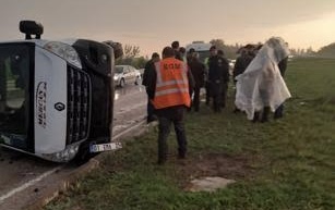 Minibüs Devrildi: 5 Kişi Yaralandı