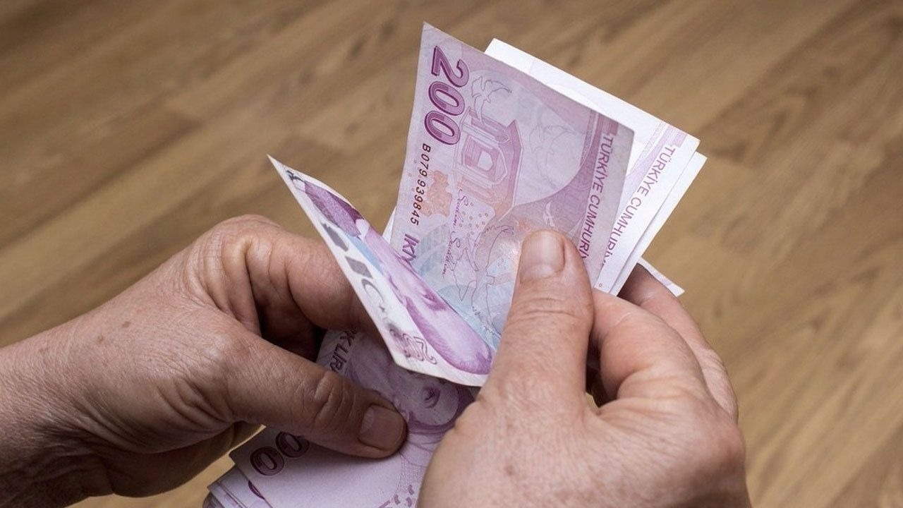 Emekliler Soluğu Bankada  Aldı! Promosyon İçin Bankaya Koştular!