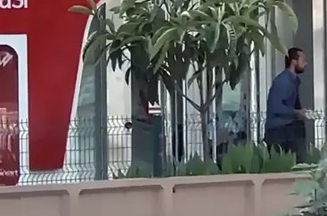 Sigara Parası İçin Banka Camı Kırdılar 