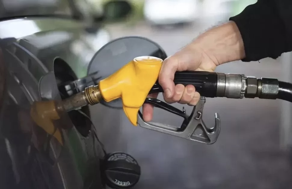 Akaryakıt Zammı Haftaya Ertelendi