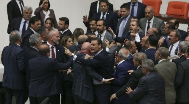 Ahmet Şık’a TBMM Kürsüsünde Saldırı