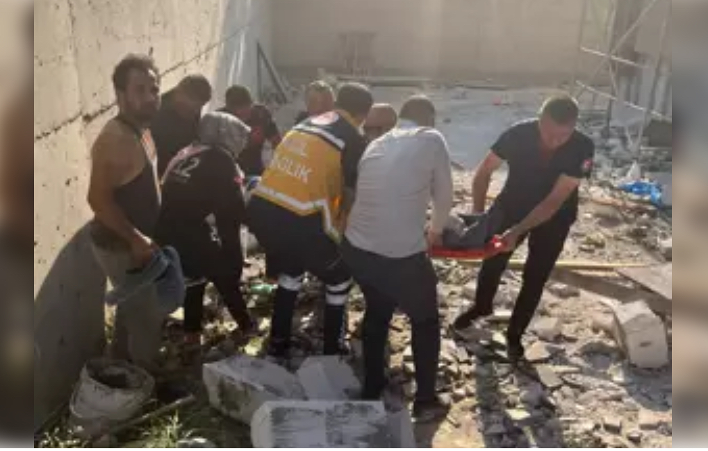 Kaymakamlık Binasından Düşen İşçi Yaralandı