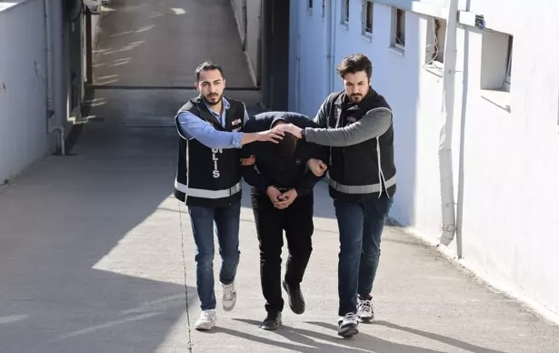 Yüzlerce Elektronik Sigarayla Yakalandı