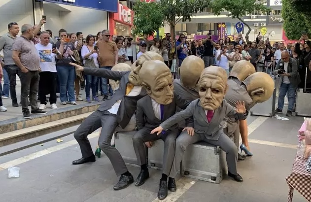 Polonyalılardan Sokak Tiyatrosu 