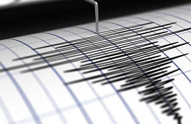 Yine Deprem! Ege Sallandı: 6.2