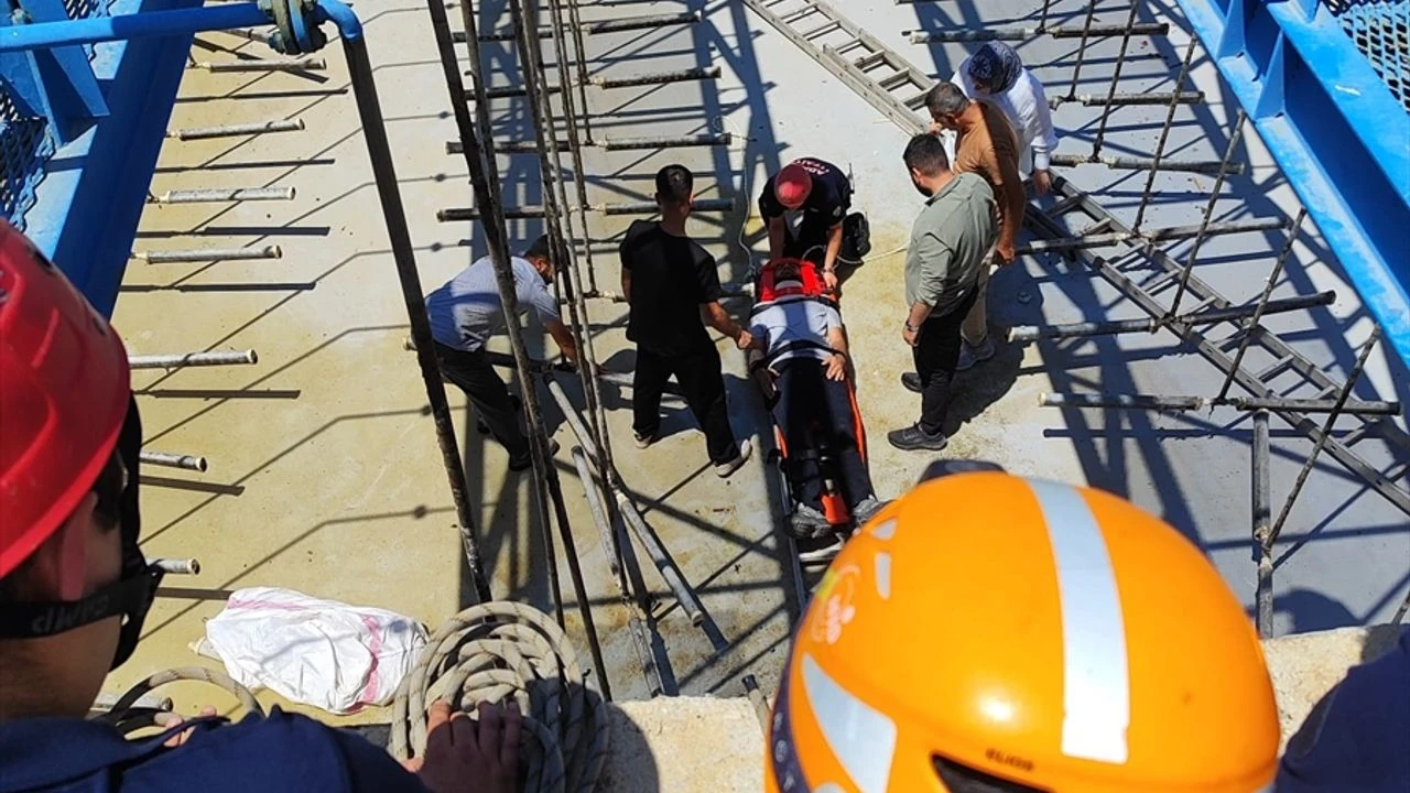 OSB’de Boş Havuza Düşen İşçi Yaralandı