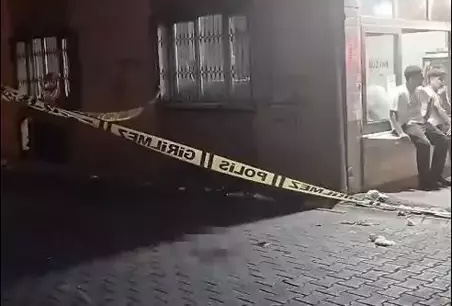 Sokakta Yürürken Darbedilip Bıçaklandı