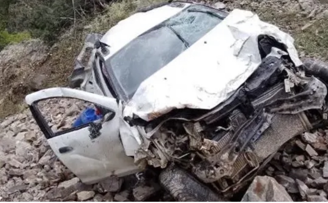 Bu Otomobilden Yaralı Kurtuldu