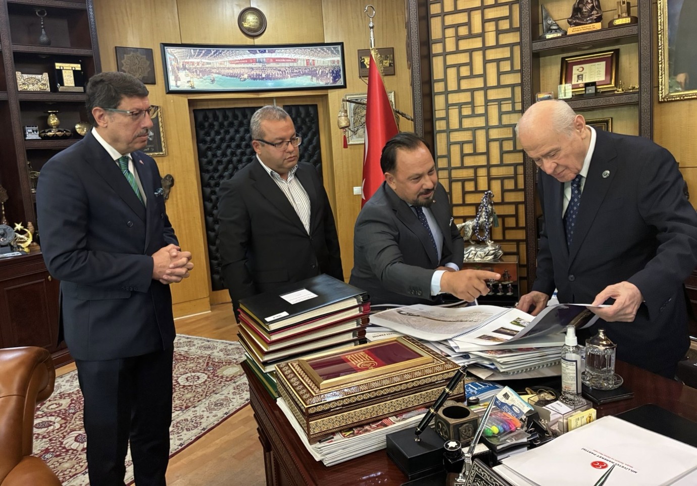 Uludağ’dan Bahçeli’ye Özel Tesbih