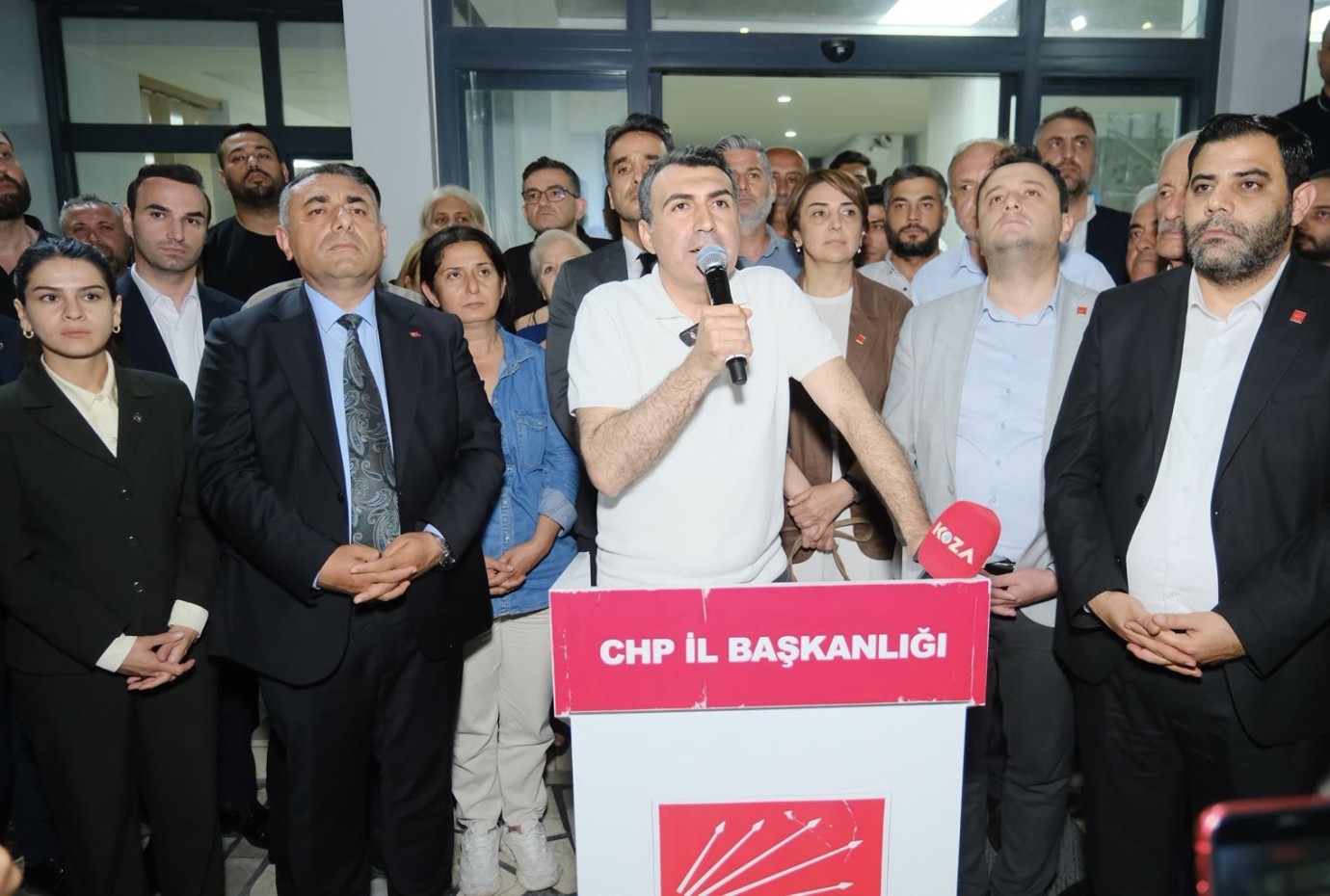 Özgür Özel’e ve CHP’ye Bağlılık Bildirisi