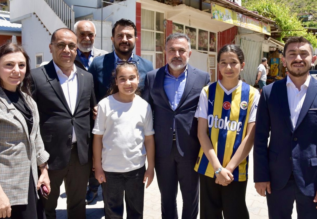 Adana AK Parti Bayramda Sahadaydı 