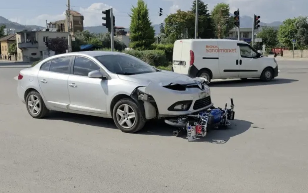 Motosikletteki 2 Kişi Yaralandı