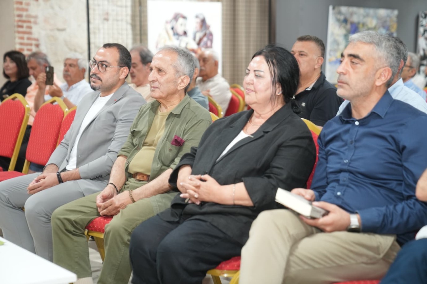 Yiğenoğlu’nun Romanına Büyük İlgi