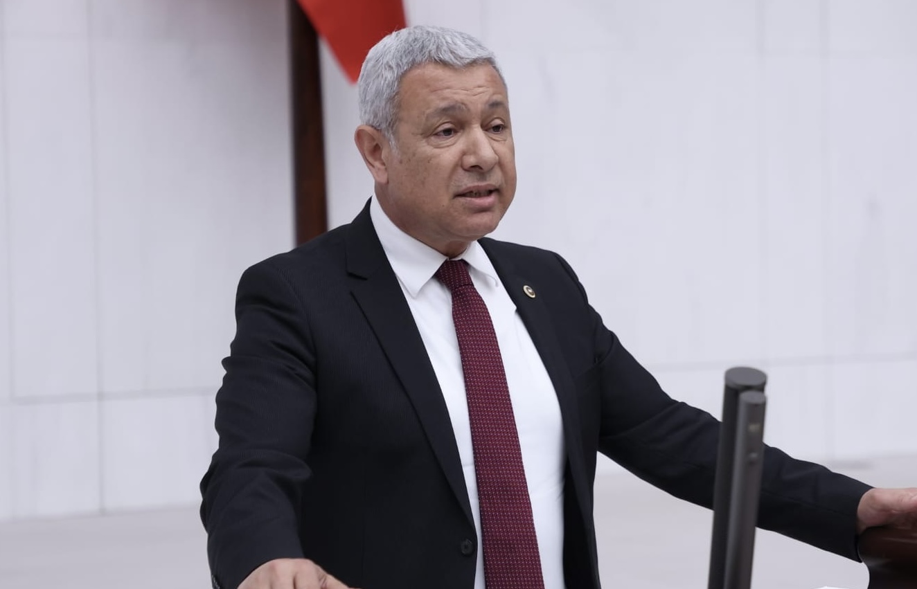 Sümer, Çukurova Havalimanını Eleştirdi