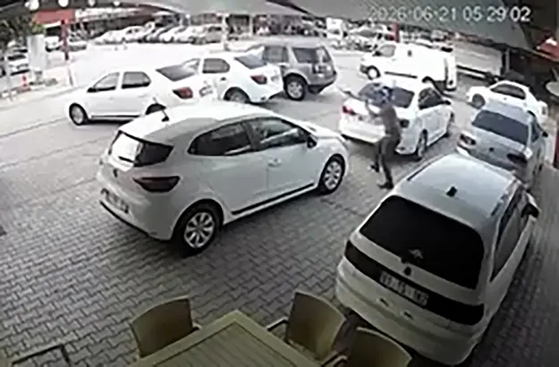Oto Galericiye Kurşun Yağdırdılar 
