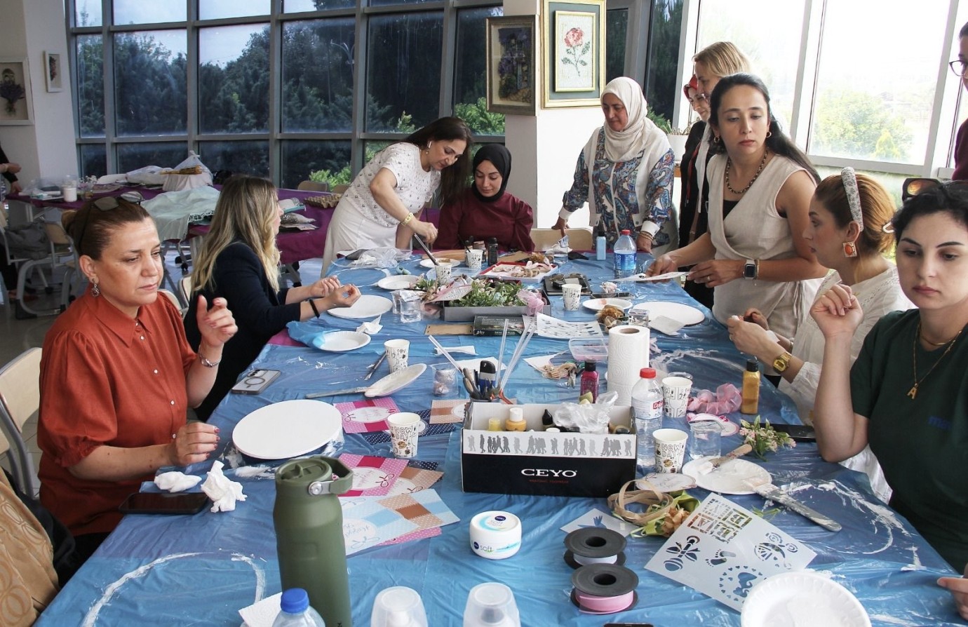 Ebeler ve Anneler Sanat Atölyesinde