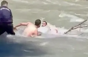Boğulmaktan Son Anda Kurtarıldı