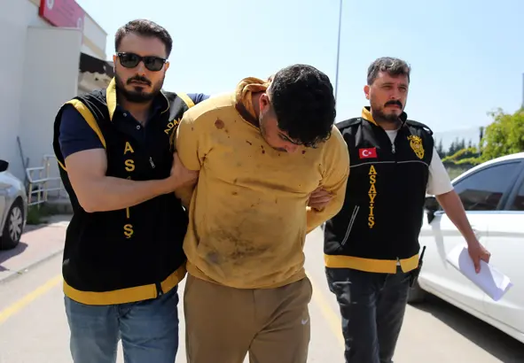 Polisi Mekana Sıkarken Vurmuş