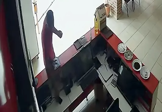 Gasilhaneden Merdiven Bile Çaldı