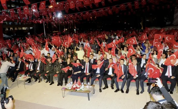 Uğur Mumcu’da Demokrasi Nöbeti 