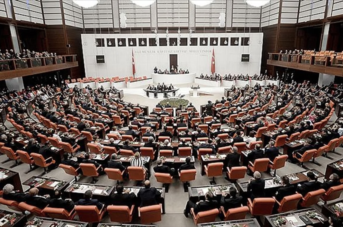 Siyasette Sadakat Nasıl Aşındı!