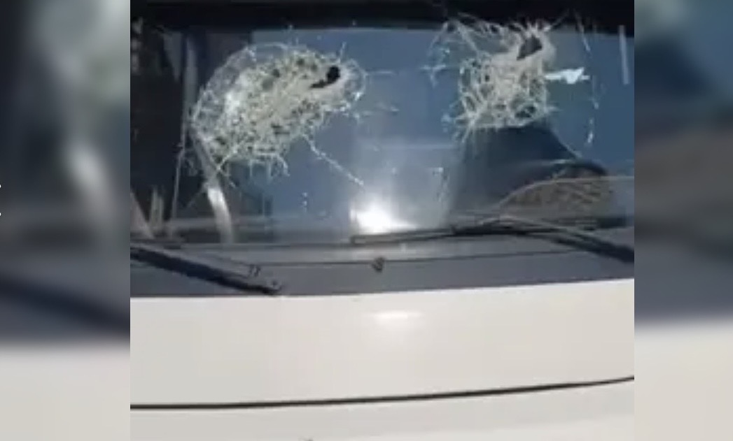 Şoförü Dövüp Aracının Camını Kırdı