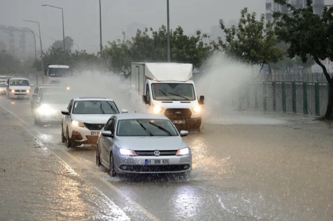 Adana Yine Yağmura Teslim Oldu