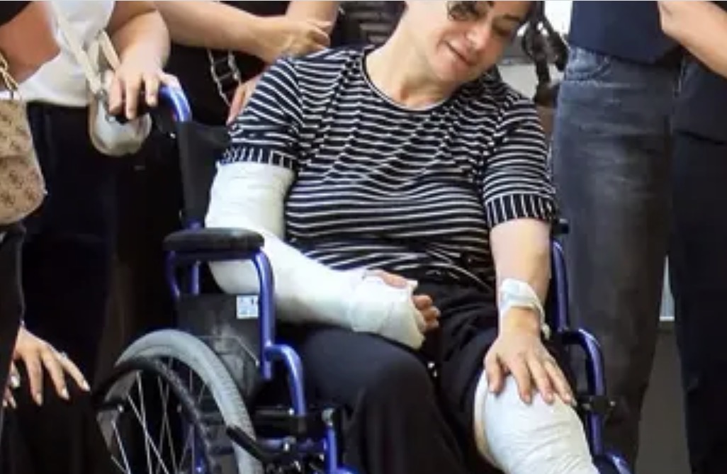Eşi ve Oğlunun Cenazesine Böyle Katıldı