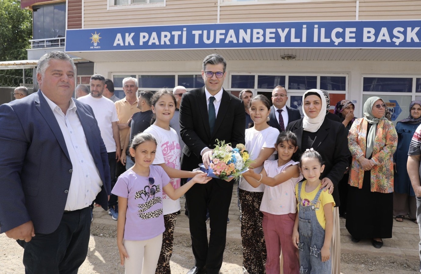 AK Parti Adana’da Sorun Dinliyor 
