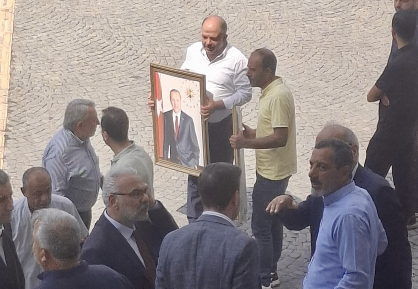 Belediyeye Erdoğan’ın Fotoğrafı Asılıyor 