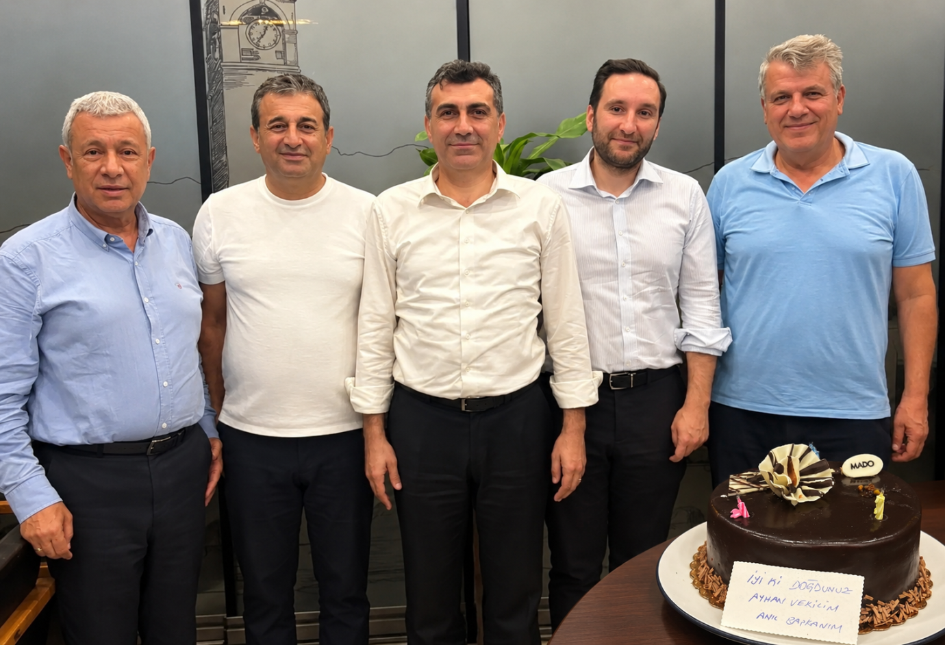 Hem Siyaset Hem Doğum Günü Kutlaması 