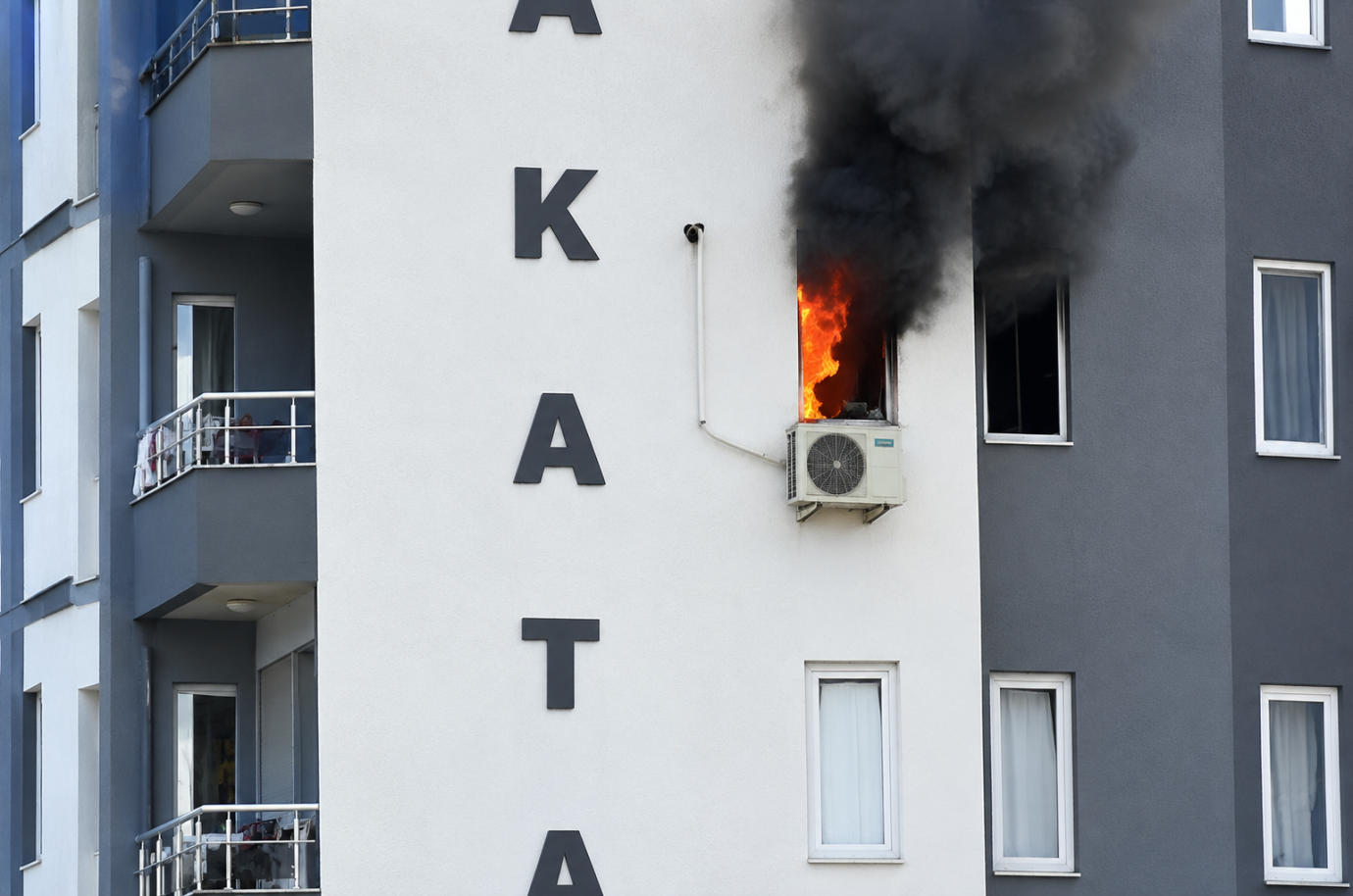 5. Kattaki Yangın Söndürüldü 