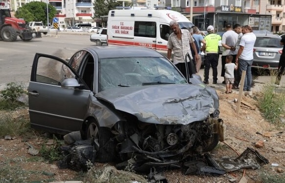 Kozan’da Otomobiller Çarpıştı: 4 Yaralı