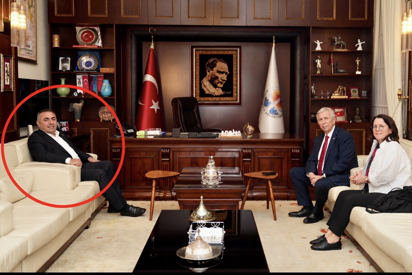 Bu Nasıl Oturuş, Güngör Bey! 