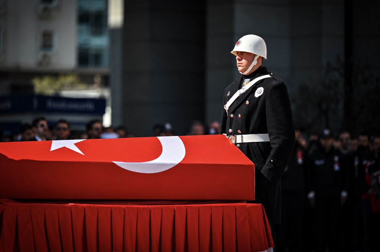 Bir Polisimiz Şehit Edildi