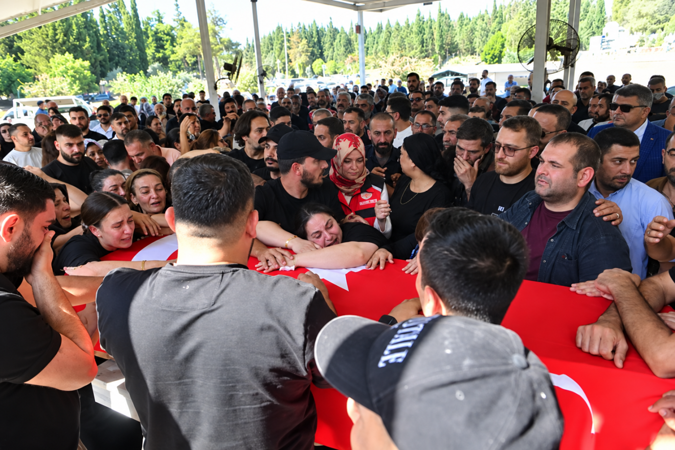 Gemi Kazazedesi Toprağa Verildi 