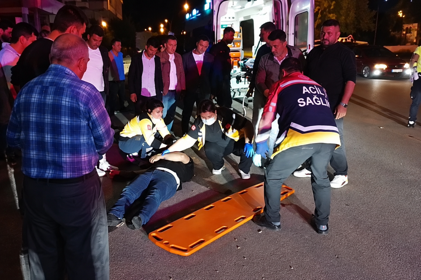 Otomobil Kamyonete Çarptı: 2 Yaralı
