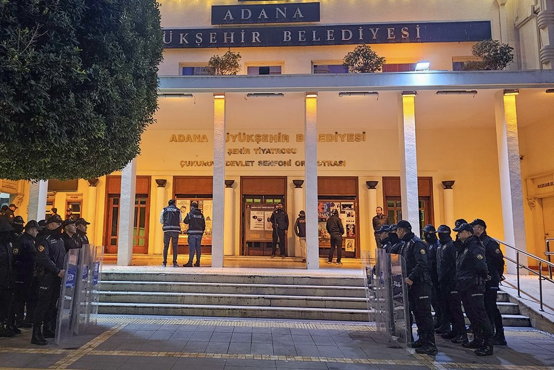 Büyükşehir‘de Köklü Görev Değişimi 