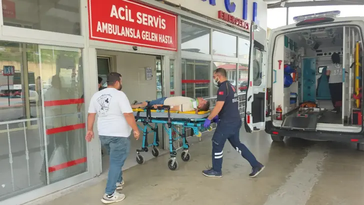 Karı Koca Trafik Kazasında Yaralandı 