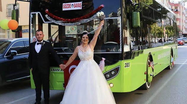 Belediye Otobüsü Gelin Arabası Oldu